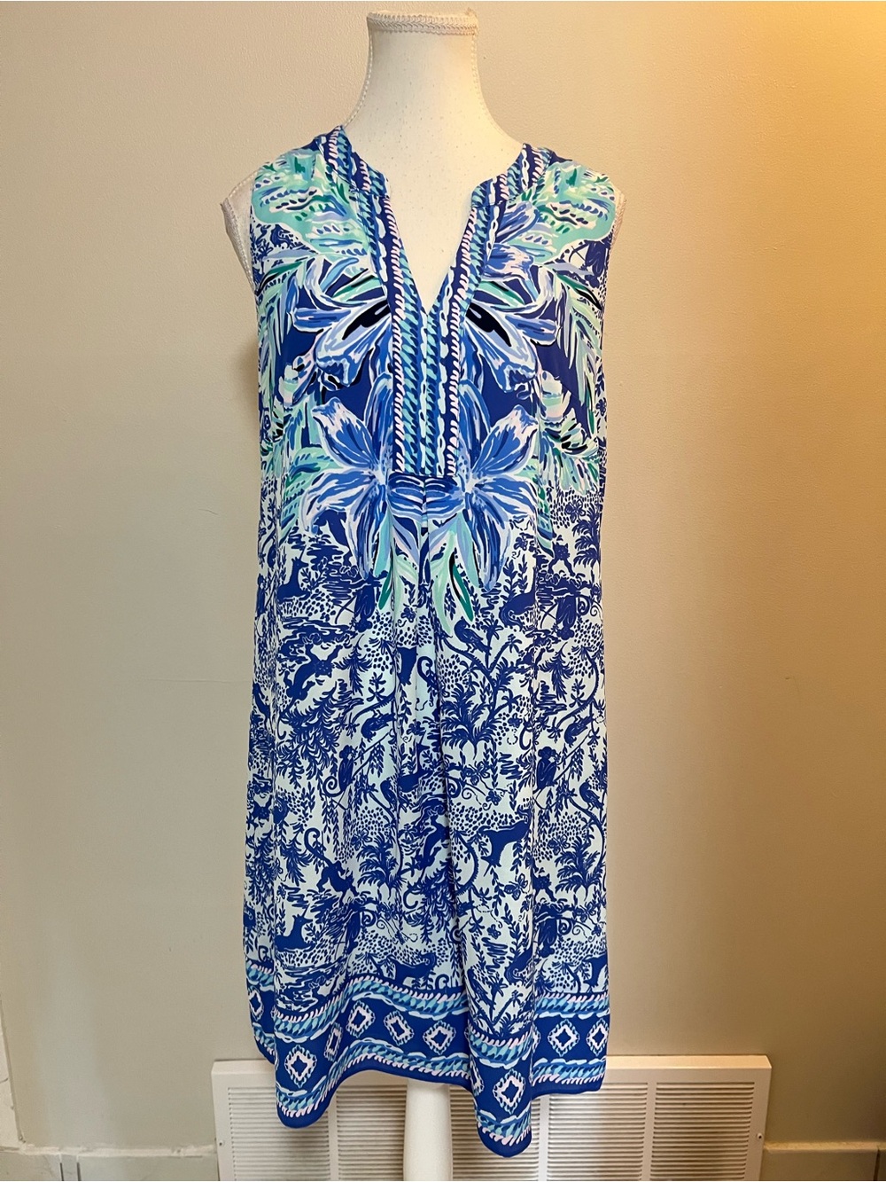 Lilly Pulitzer Blue, White & Aqua Sleeveless V-Neck Floral Shift Dress